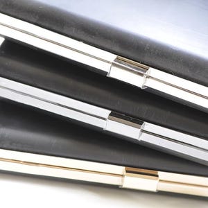 Bolso de mano con marco para caja, estilo encolado, 22 cm x 12 cm (8" x 5"), color plateado, dorado claro y negro metalizado, selección: B003