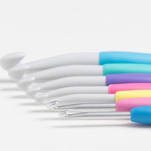 Size 4.5mm to 15mm Colorful Crochet Hooks Thick Style Pick Size