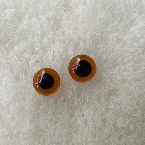 Un paio di occhi di vetro marroni della Germania con un anello occhi rotondi da orsacchiotto da 5 mm a 20 mm Scegli la dimensione