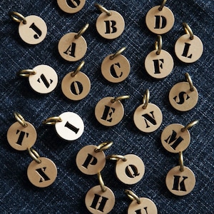 Brass A-Z Alphabet Round Letter Pendants Unique Key Ring Maker 15mm Pick The Letter