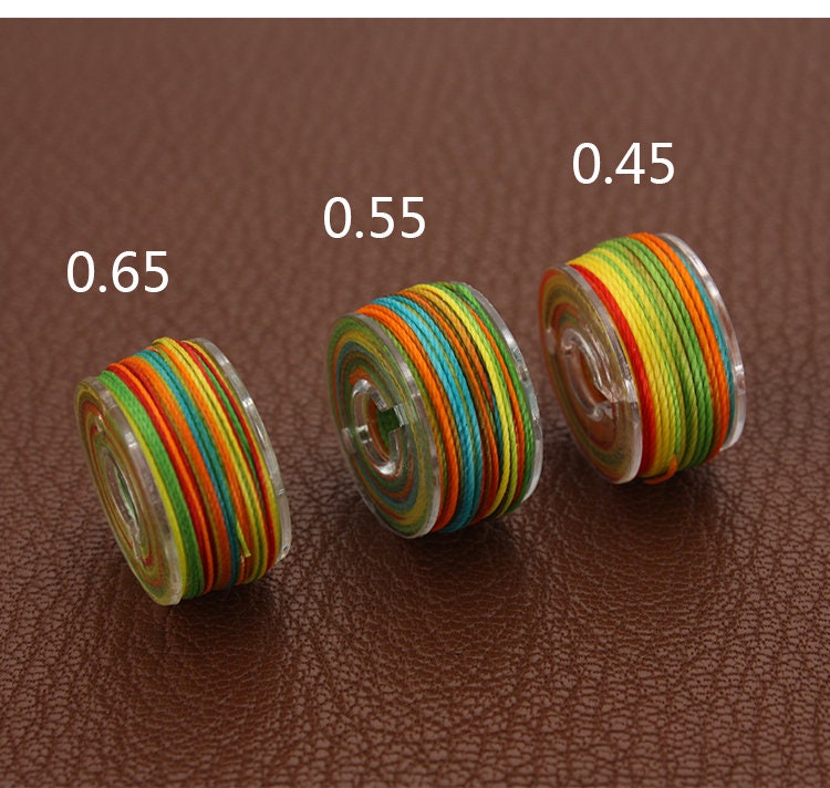 25 kleuren een set in één doos: rond gewaxt polyestergaren leer ambacht met de hand naaien essentieel hulpmiddel drie breedtes: 0,45 mm/0,55 mm/0,65 mm keuzebreedte - België 25 kleuren een set in één doos: rond gewaxt polyestergaren leer ambacht met de hand naaien essentieel hulpmiddel drie breedtes: 0,45 mm/0,55 mm/0,65 mm keuzebreedte - België