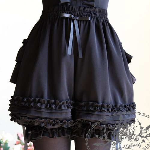 Gothic Vintage Victorian SteamPunk Fashion Tiered Bustle Ruffle Bloomers Shorts