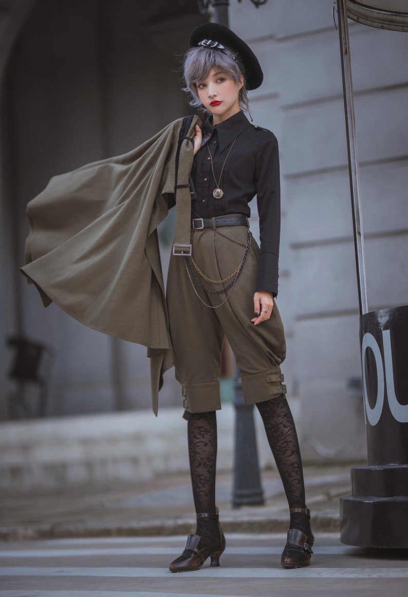 Steampunk Costumes, Outfits for Women     Steampunk Vintage Military Style Short Riding Breeches Unisex Puffy Breeches $67.00 AT vintagedancer.com