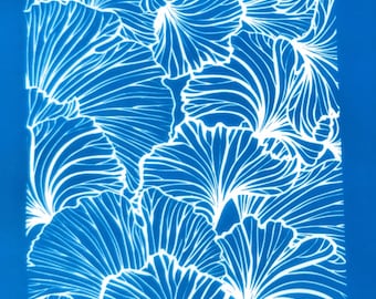 May include: A blue background with a white pattern of overlapping ginkgo leaves. The pattern is repeated throughout the image. The text "moikc 11 47" appears in the top left corner and "moikc" appears in the bottom right corner.