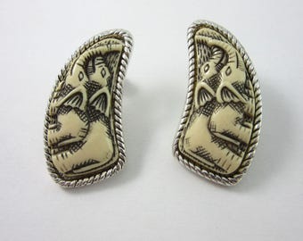 Elephant Costume Jewellery - Post-style earrings with Cream-coloured Resin