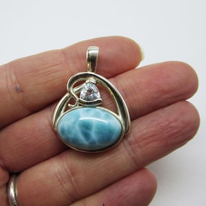Handgemaakte Larimar & Blue Topaz hanger in sterling zilver met diamanten slangenketting