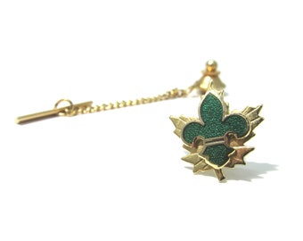 Vintage Tie Tac Green Fleur De Lis and Maple Leaf w/button hole toggle & chain
