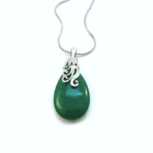 Vintage 18KGP Silvertone Apple-green Jade Teardrop Pendant with Chain