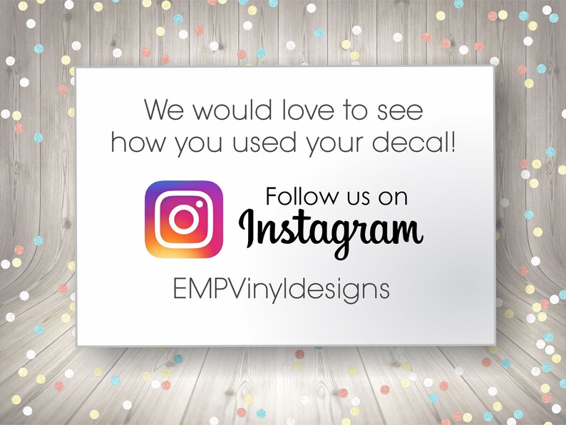 Puede incluir: Tarjeta rectangular blanca con texto: "&iexcl;Nos encantar&iacute;a ver c&oacute;mo usaste tu calcoman&iacute;a!" y "S&iacute;guenos en Instagram". Incluye el logotipo de Instagram y el texto "EMPVinylDesigns".
