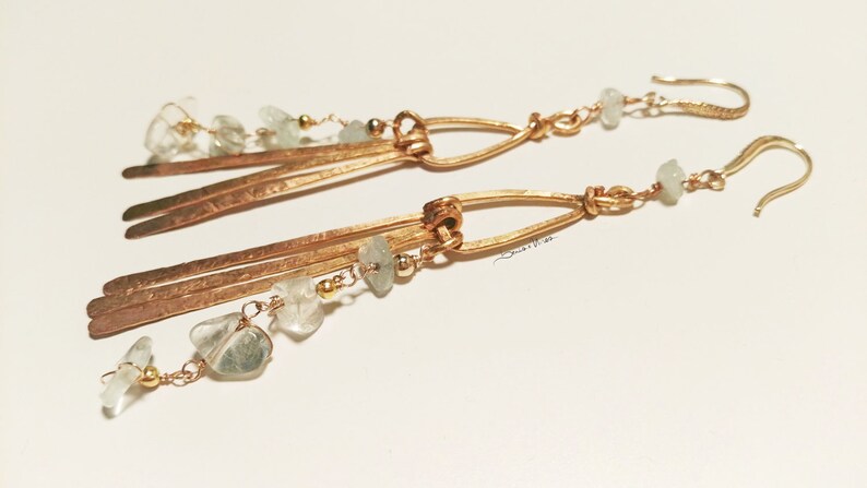pendants hammered golden thread splinters of green fluorite Long earrings