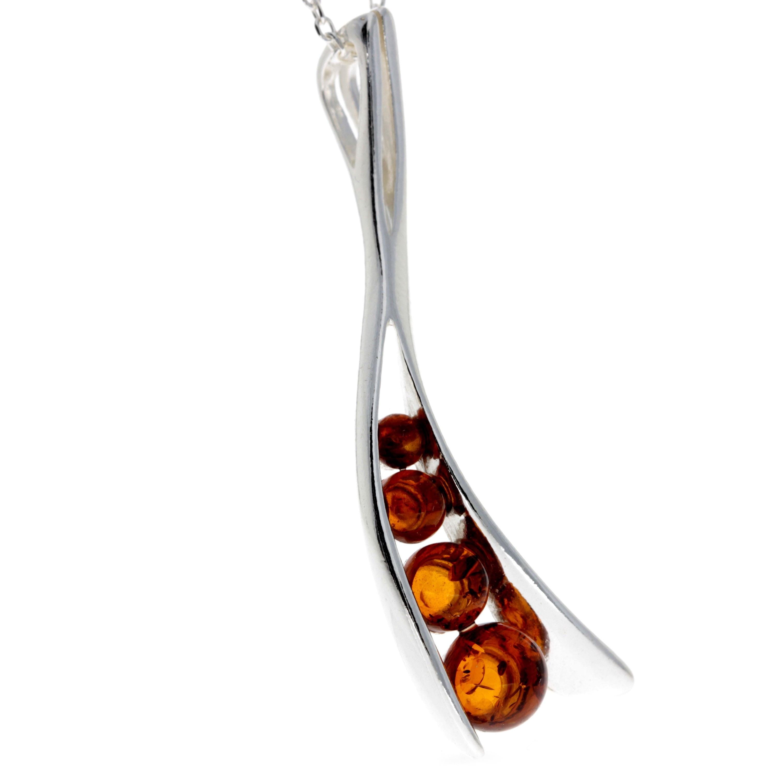 Pendentif Antique En Ambre De La Baltique Avec Le Collier En Argent Ambre Succinite
