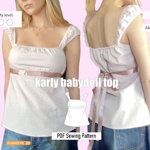 Pode incluir: Um top babydoll rosa claro com decote quadrado e detalhe de fita rosa. A parte superior é mostrada na frente e nas costas, com o texto "karly babydoll top" e "PDF Sewing Pattern". Tamanhos XS-XL.