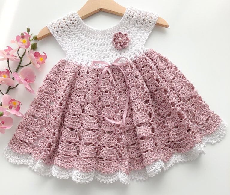 Vestido de niña de ganchillo, vestido blanco y rosa de cuello