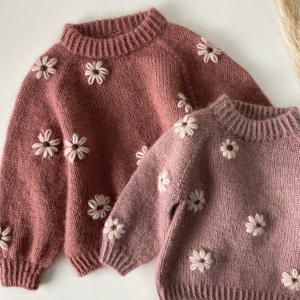 Pull marguerite | Pull en tricot pour bébé fille | Broderie marguerite I Tricot brodé pour enfant I Pull bébé en tricot