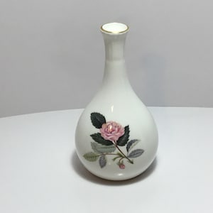Vintage  Wedgewood Hathaway Rose Bud Vase