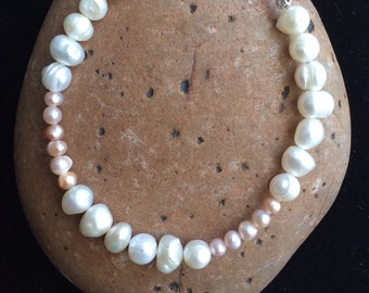 Handgemaakte armband met witte en roze parelkralen, 6 inch