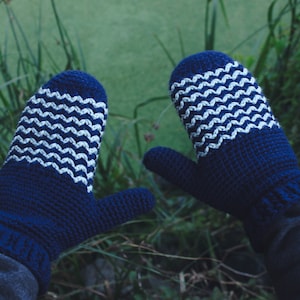 Crochet Pattern - Little Peaks Mittens - PDF