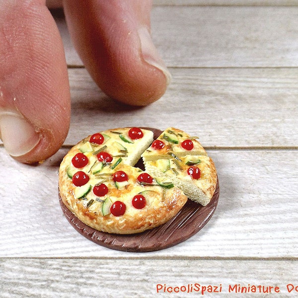 Focaccia with zucchini and cherry tomatoes, 1:12 scale, dollhouse miniature, rustic cutting board, roombox baker, realistic food, Italy ooak