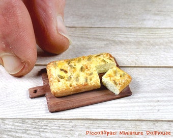 Cutting board salt and sage focaccia, miniature dollhouse, realistic food 1:12 scale, bakery flat bread, rustic snack, made in Italy, ooak