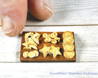 Tray with savory biscuits, 1:12 scale, pretzel board, food miniature dollhouse, baker's shop, rustic decor, made in Italy, mini bread, ooak