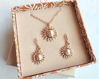 Gold Sun Charm Jewellery Set – Necklace & Dangle Earrings in Gift Box | Boho Jewellery Gift for Her | Sun Pendant Necklace and Earrings Set