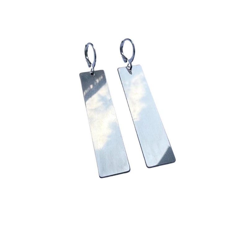 a pair of lever back clasp earrings, with handing rectangular pendent