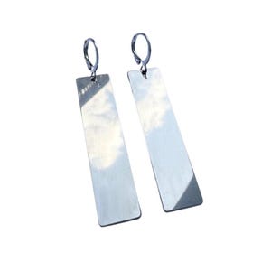 a pair of siiver rectangular earrings, hanging earrings with lever back clasp