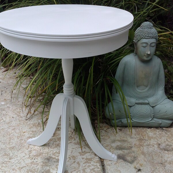 SOLD to Magdelana Do Not Buy   White Wooden Drum Table Charming accent table for your home decor. SHIPPING EXTRA.
