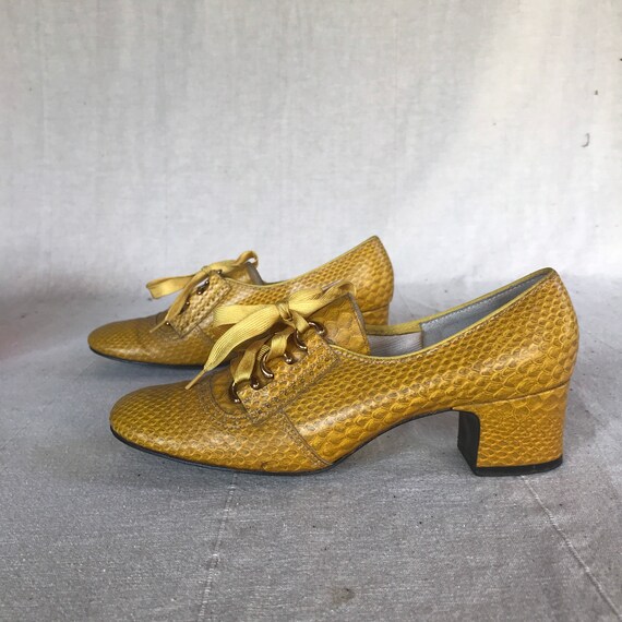 60s Yellow Shoes // Size 6 Mod 60s Chunky Heels G