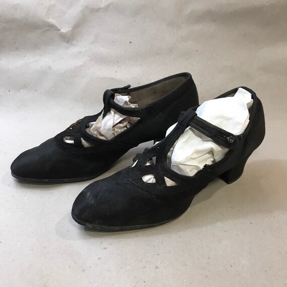 t strap shoes 1920s