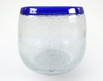 Erik Höglund Kosta bubble glass bowl. Large size. Sweden, 1960s.