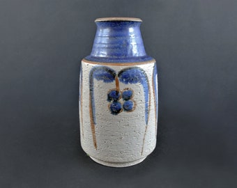 Søholm Noomi Backhausen ceramic vase. Denmark. Bornholm. 1960's or 1970's.