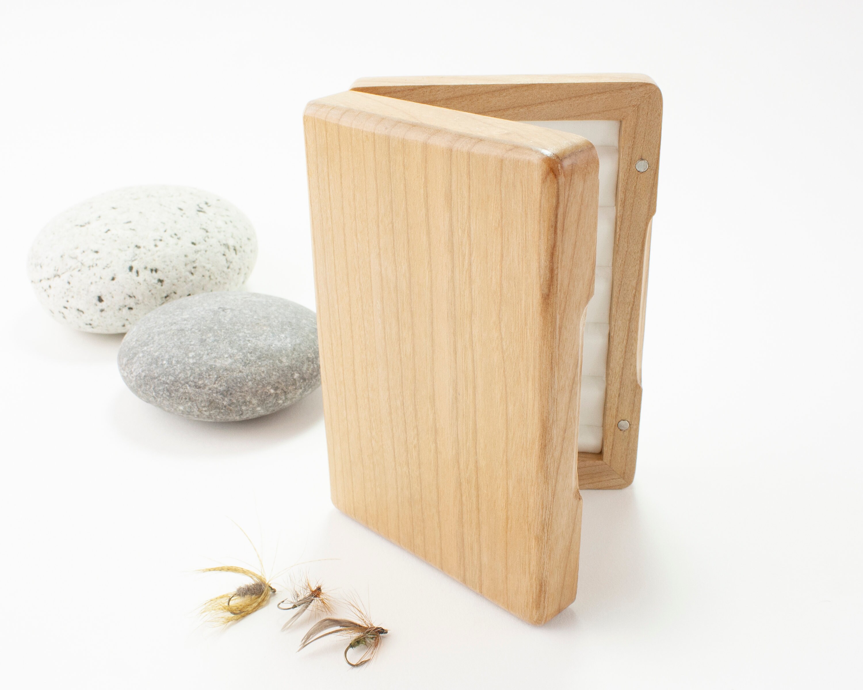 Caja de pesca hecha a mano con mosca de madera de cerezo | Etsy