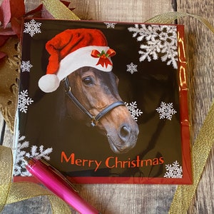Kerstkaart paard - kerstkaart paard met kerstmuts - kerstcadeau paard