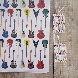 Gitaarcadeaupapier en labelset - veel gitaren overal in deze set inpakpapier - leuk inpakpapier voor gitaarverjaardagscadeaus