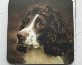 Dessous de verre foie et épagneul blanc - Cadeau pour amoureux des chiens avec dos en liège