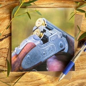 Carte de voeux pour fusil de chasse - fusil de chasse - avec toutes les fabuleuses gravures dessus. Carte de voeux de pousse de faisan - carte d'anniversaire