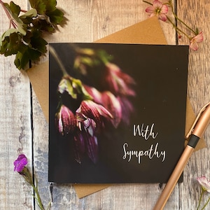 Met condoleancekaart - bloemen met condoleancekaart - met condoleancekaart - rouwkaart - rouwkaart - condoleancekaart