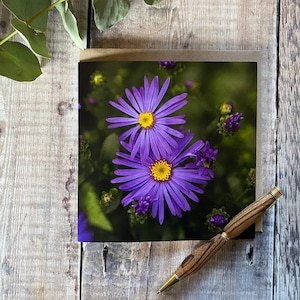 Carte de voeux fleur violette - carte de voeux avec de superbes fleurs violettes sur le devant - carte d'anniversaire florale - carte fleur