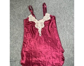 VTG satijnen kanten nachthemd nachthemd t.m. kleine bordeauxrode nachtjapon uit de California Dynasty