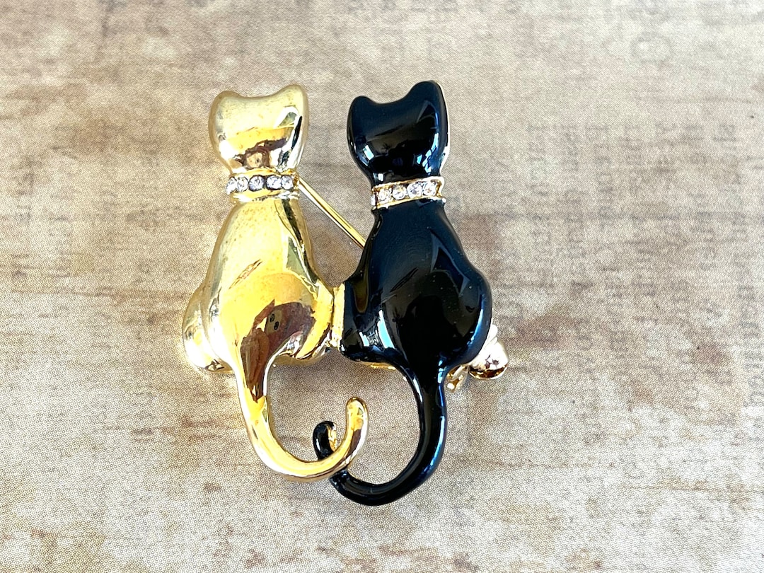 Broche Acier Inoxydable – 2 Chats Blanc Et Noir Sur Branche – Doré – Bijou Original
