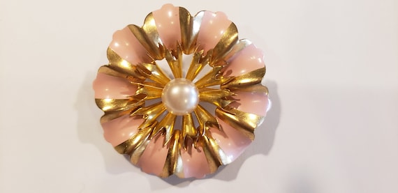 Flower Brooch/Vintage Brooch/Antique Brooch/Brass Brooch/Pink Brooch