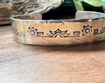 Blume Tempel gestempelt Argentium Silber Manschette Armband
