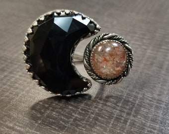 Zwei Stein Onyx und Sonnenstein Statement Ring, Schwarz und Sonnenstein Ring, Zweistein Ring, Boho-Chic Ring, Boho Style Ring, offener Ring verstellbar