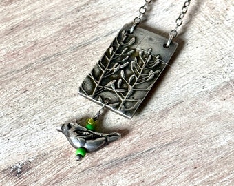 Collar de plata fina con pájaro cardenal: colgante de hierba de pimienta, regalo para amantes de la naturaleza