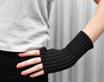 Charcoal Wool Wrist Warmers / Fingerless Mittens