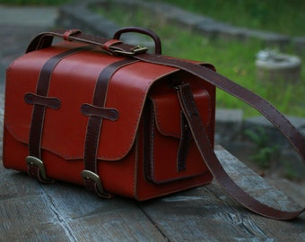 Weekender CamBag "TheGerman LilRed RidingHood" Elongated 9"x9.5"x14" Horween Leather Bag Rustic Cowhide Horsehide Unisex Hand-stitched