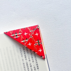Japanese Washi Paper Origami Bookmark: Floral Book Corner