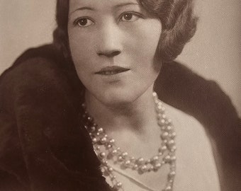 Woman Portrait with Pearls /// Art Deco Fashion /// Jazzy Gatsby Hairstyle /// Original Vintage British Real Photo Postcard /// Year 1930!!!