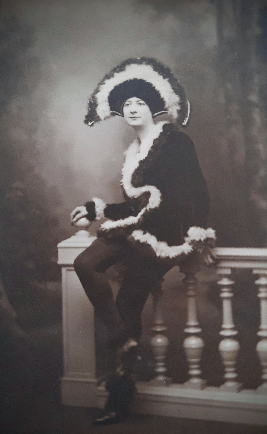 The Feathered Flapper /// Unusual Carnival Costume /// Fancy Headdress ...